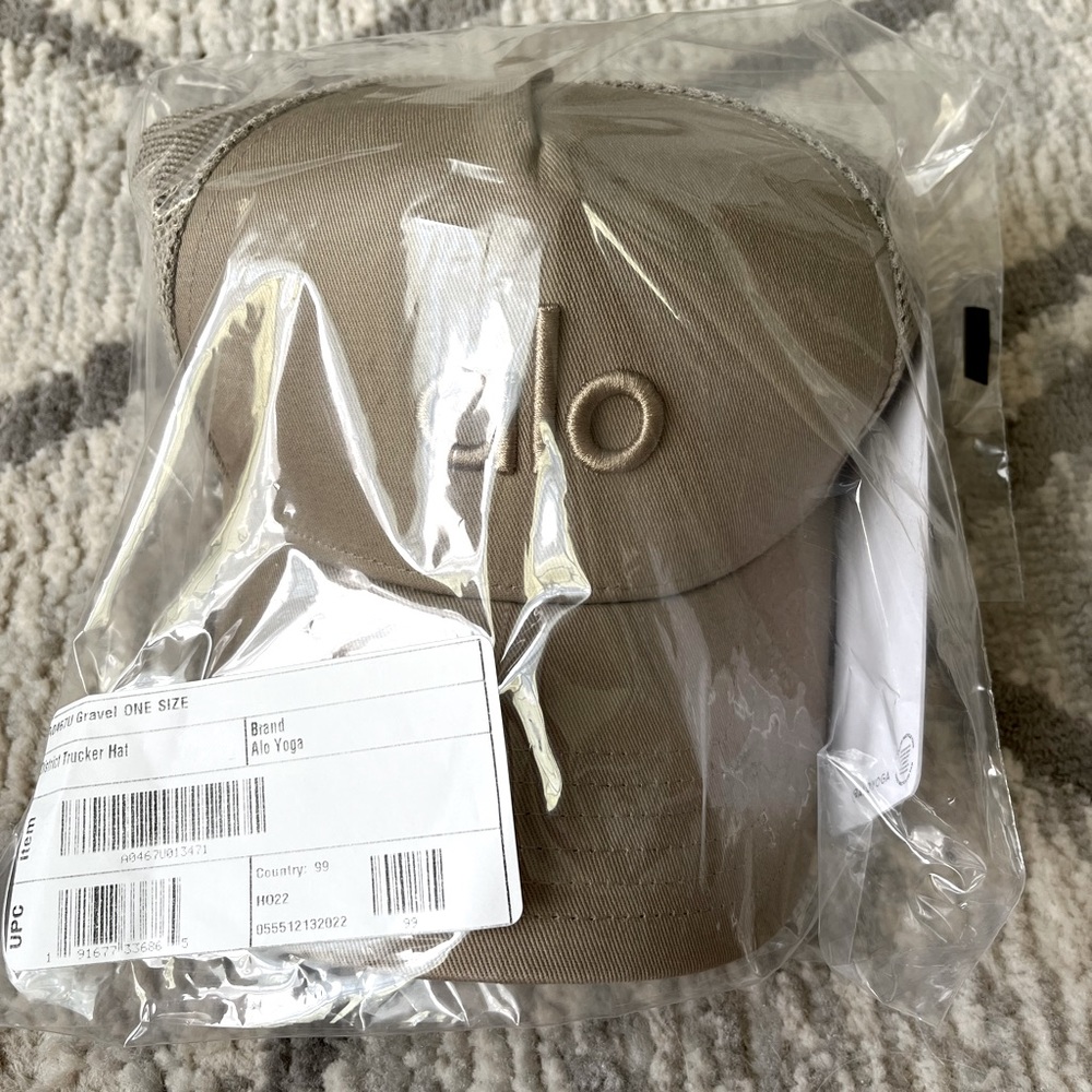 Alo Yoga Trucker Hat